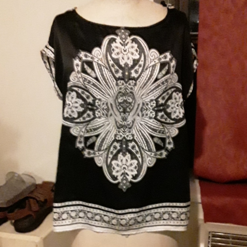 Really comfortable but dressy top that is Gorgeous
